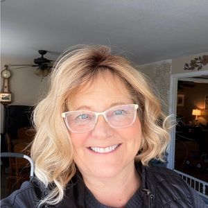 Meet your Posher, Debra